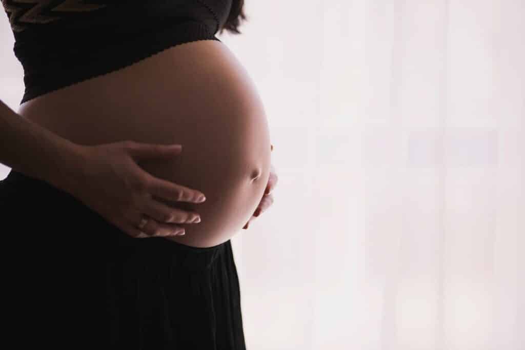 Femme enceinte : comment faire dégonfler mes pieds ?